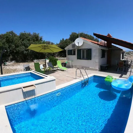 Modern In With Swimming Pool *