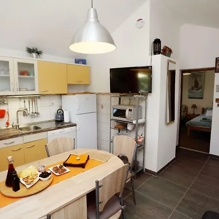 Modern In With Swimming Pool Škrip