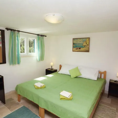 Villa Modern In With Swimming Pool Škrip