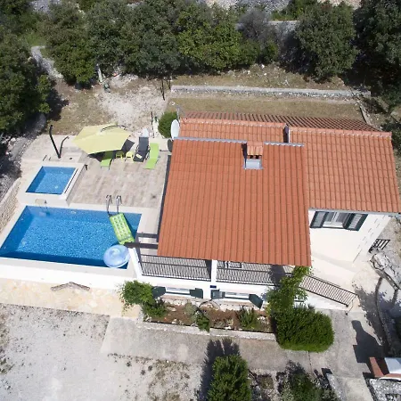 Modern In With Swimming Pool